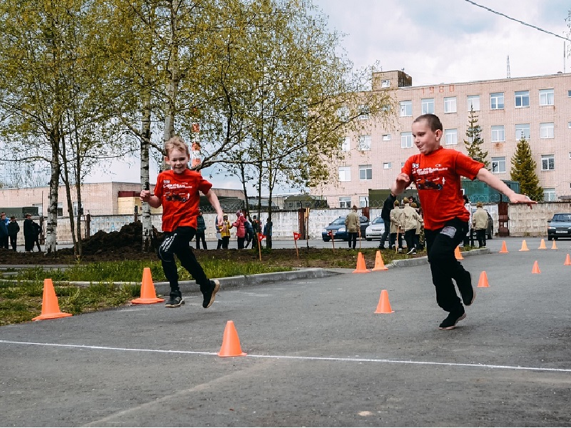 Школьники из Великого Новгорода победили в областной военно-спортивной игре «Зарничка».