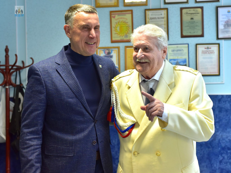 Глава города поздравил с 75-летием Почётного гражданина Великого Новгорода Анатолия Павловича Малышева.