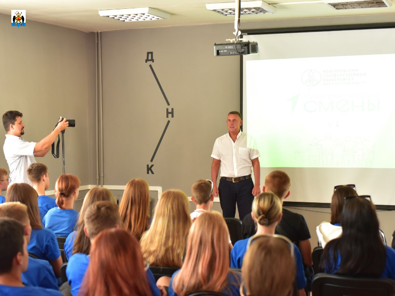 Глава города встретился со школьниками из Запорожской области.