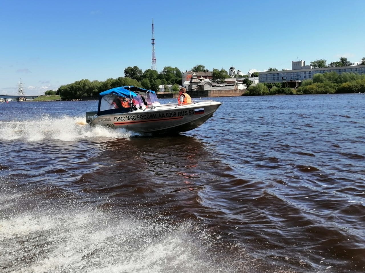 Вниманию судоводителей: уровень воды в реке Волхов значительно снизился.