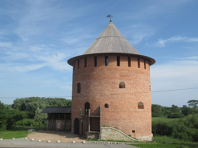 Белая (Алексеевская) башня.