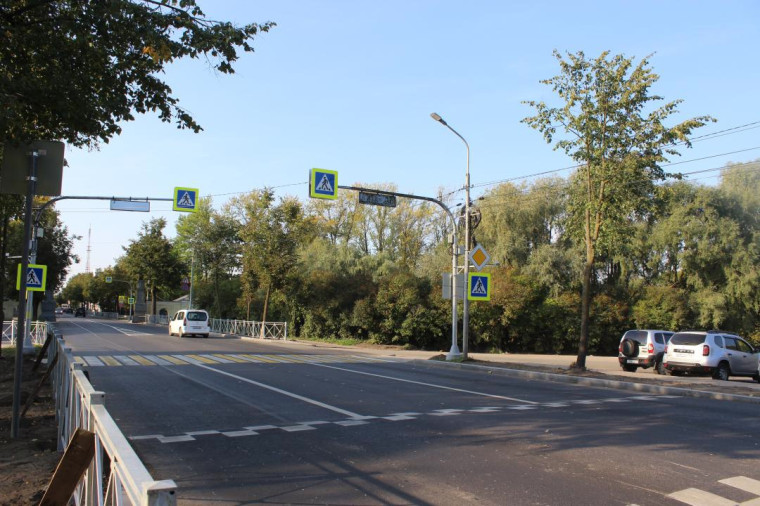 "Умный" пешеходный переход появился на Большой Московской улице.