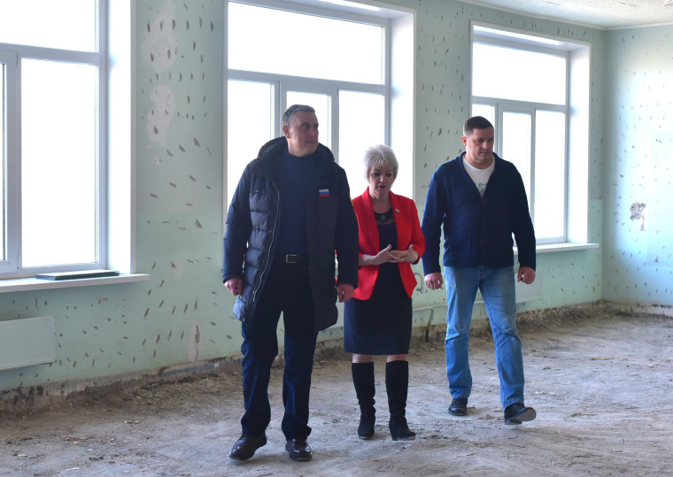 Глава города проверил ход работ по выполнению капитального ремонта «Гимназии № 4».