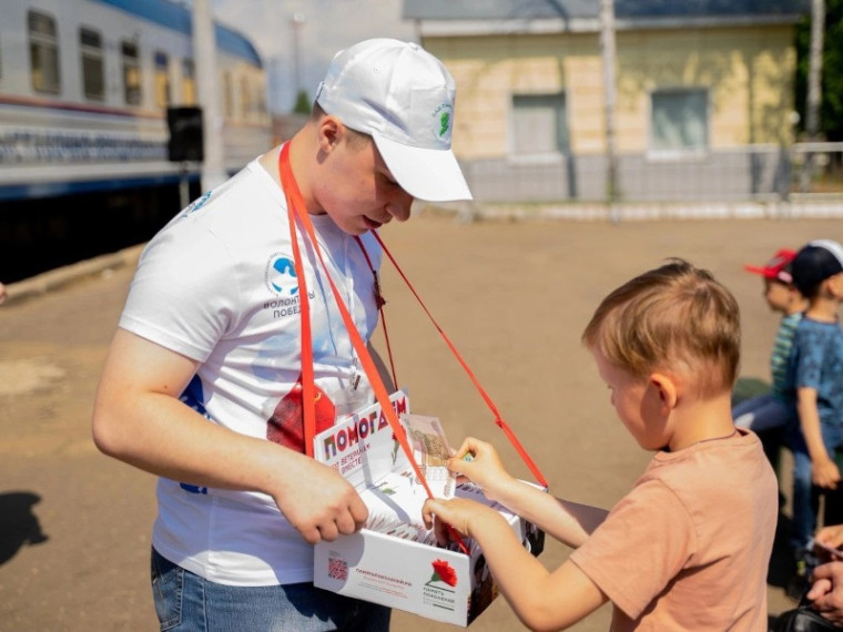 Новгородцев приглашают поддержать благотворительную акцию «Красная гвоздика», чтобы помочь ветеранам боевых действий.