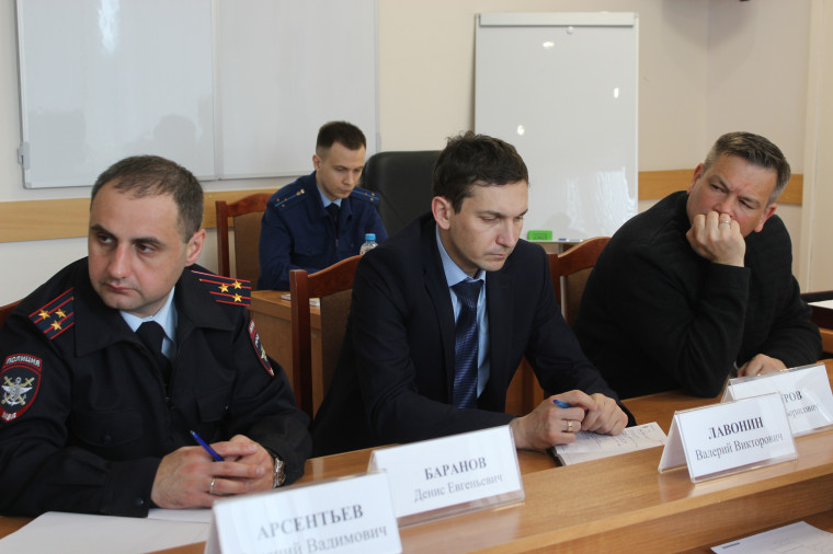 Мэр Александр Розбаум провел совместное заседание антитеррористической комиссии и городской межведомственной комиссии по профилактике правонарушений.