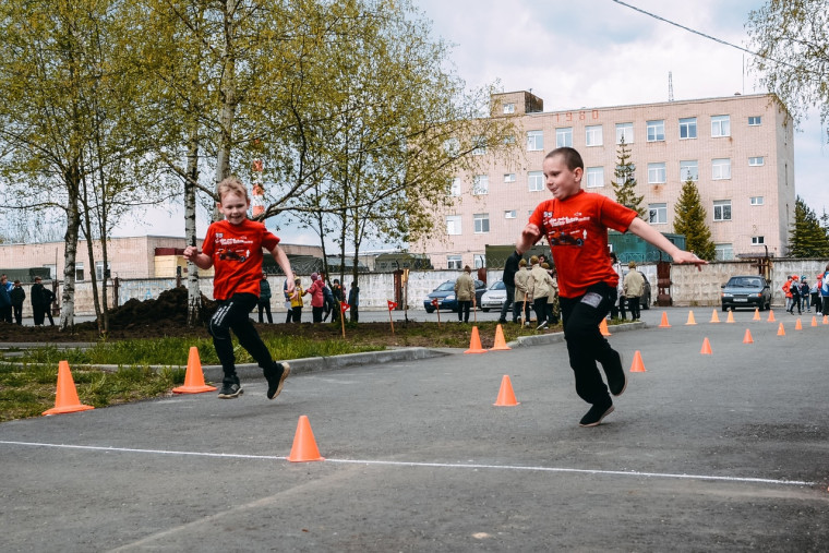 Школьники из Великого Новгорода победили в областной военно-спортивной игре «Зарничка».
