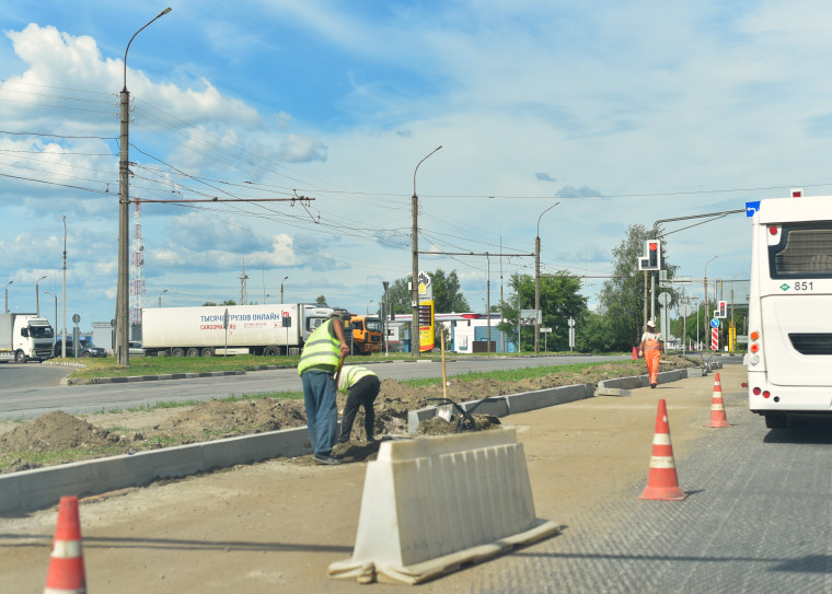 В Великом Новгороде продолжается ремонт дороги на Большой Санкт-Петербургской улице.