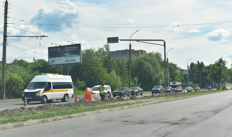 В Великом Новгороде продолжается ремонт дороги на Большой Санкт-Петербургской улице.