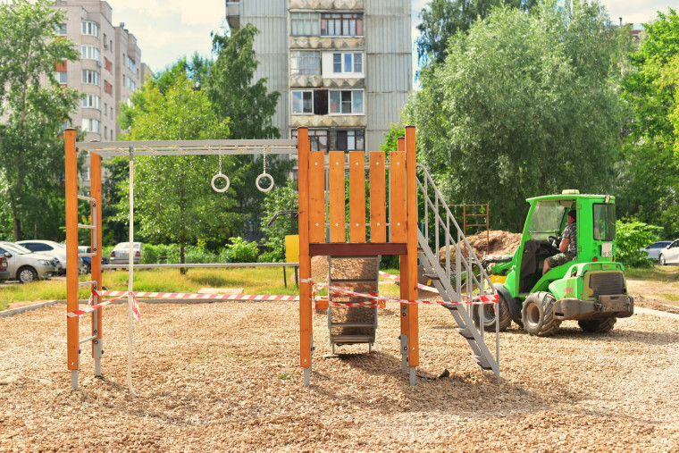 В Великом Новгороде продолжается ремонт дворовых территорий в рамках программы формирования комфортной городской среды.