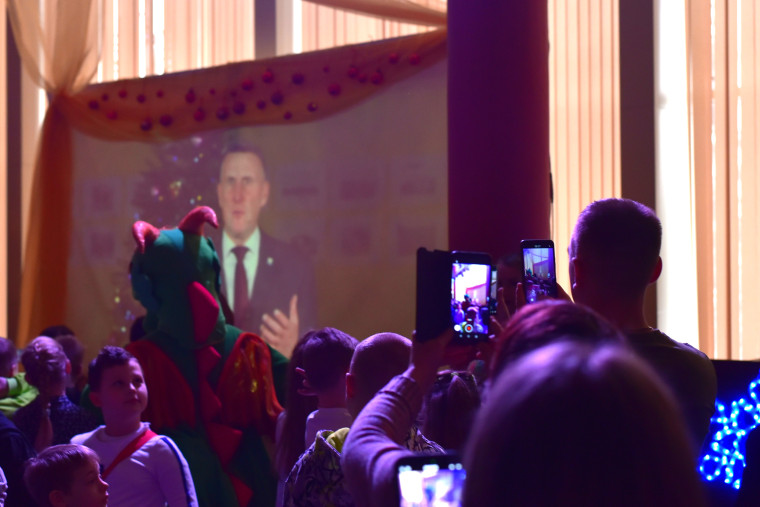 На Ёлке мэра поздравили юных новгородцев.