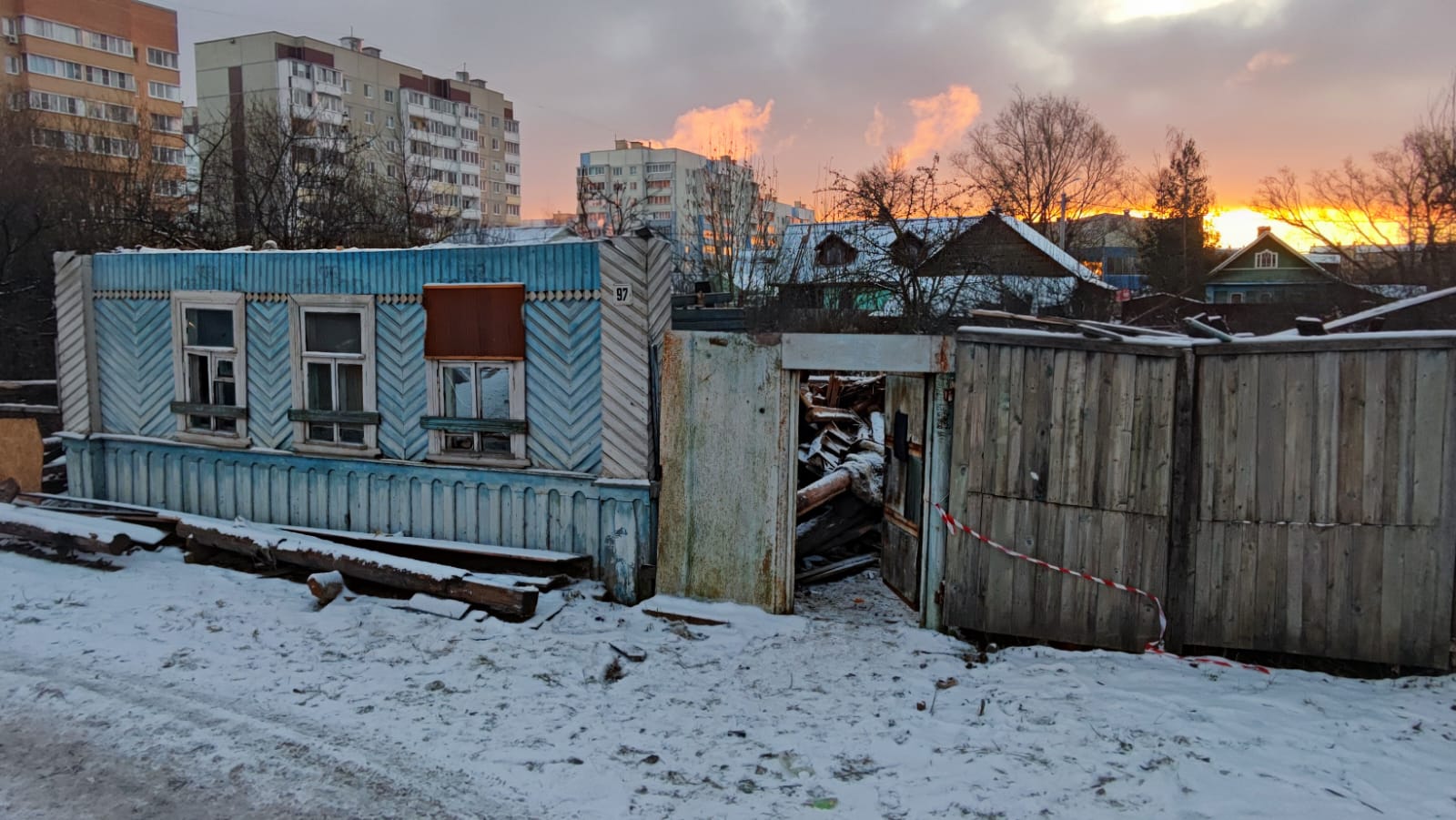 Снесли непригодный для проживания дом по Псковской улице.
